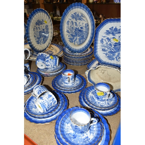 401 - A VARIETY OF SPODE COPELAND 'MANDARIN BLUE WILLOW, DINNERWARE, including six tea cups and six saucer... 