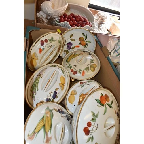 467 - FOUR BOXES AND LOOSE CERAMICS AND GLASS WARE, to include seven pieces of Royal Worcester Evesham coo... 