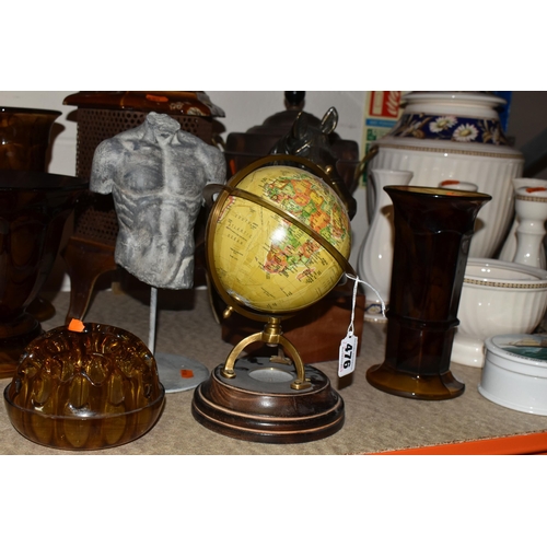 476 - A GROUP OF CERAMICS, GLASS, METALWARE AND SUNDRY ITEMS, to include four pieces of amber/brown Davids... 