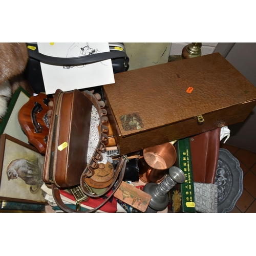 432 - ONE BOX AND LOOSE MISCELLANEOUS SUNDRIES, to include a hand hammered copper box containing a set of ... 