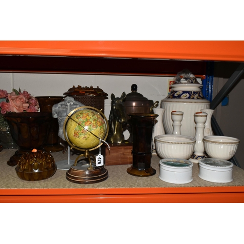 476 - A GROUP OF CERAMICS, GLASS, METALWARE AND SUNDRY ITEMS, to include four pieces of amber/brown Davids... 