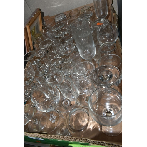 486 - FOUR BOXES AND LOOSE GLASSWARE AND CERAMICS, to include a Fenton green hobnail double crimp vase, tw... 