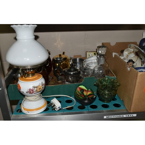 486 - FOUR BOXES AND LOOSE GLASSWARE AND CERAMICS, to include a Fenton green hobnail double crimp vase, tw... 