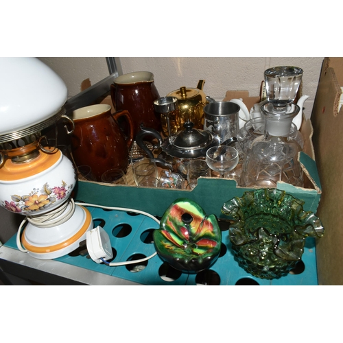 486 - FOUR BOXES AND LOOSE GLASSWARE AND CERAMICS, to include a Fenton green hobnail double crimp vase, tw... 