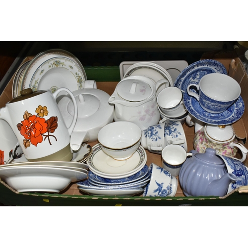 505 - FOUR BOXES AND LOOSE CERAMICS AND GLASSWARE, to include a boxed Wedgwood for Russell Hobbs coffee po... 