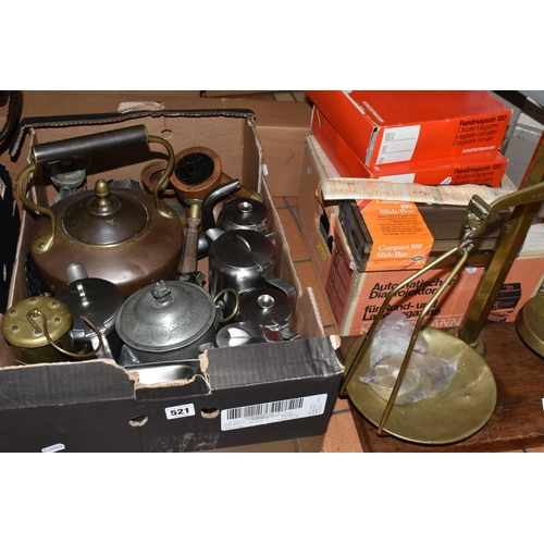 521 - A BOX AND LOOSE METALWARE AND SLIDE PROJECTING EQUIPMENT, to include a set of W & T Avery brass bala... 