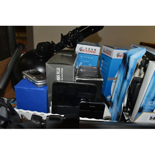 542 - ONE BOX OF CAMERA EQUIPMENT AND CANON CAMERA, to include a Canon 400D digital camera, a Jessop TP 32... 