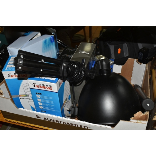 542 - ONE BOX OF CAMERA EQUIPMENT AND CANON CAMERA, to include a Canon 400D digital camera, a Jessop TP 32... 