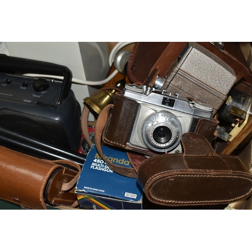 553 - A BOX AND LOOSE PHOTOGRAPHIC AND SUNDRY ITEMS, to include a cased Agfa Silette 35mm camera, a cased ... 