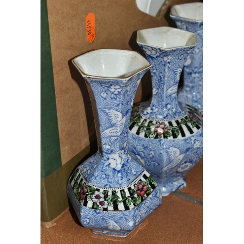 556 - TWO BOXES AND LOOSE BLUE AND WHITE CERAMICS, to include a Minton Willow pattern biscuit barrel, a Ge... 