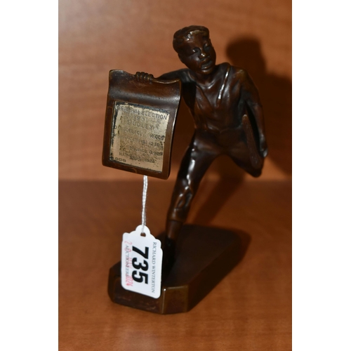 735 - A 1930'S POLITAL INTEREST BRONZE FIGURE OF A BARE FOOTED NEWSPAPER BOY POSED AS RUNNING, with a news... 