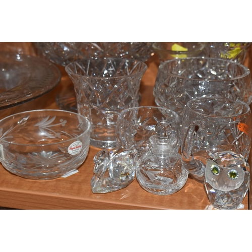 771 - A COLLECTION OF GLASSWARE, including a Swarovski owl, a small Royal Brierly bowl, an Atlantis hippo ... 