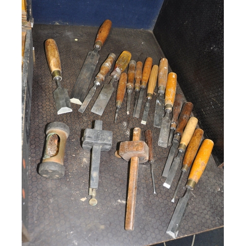 1072 - A VINTAGE CARPENTERS TOOLBOX CONTAINING TOOLS including a brass footed wooden rebate plane, a tiny o... 