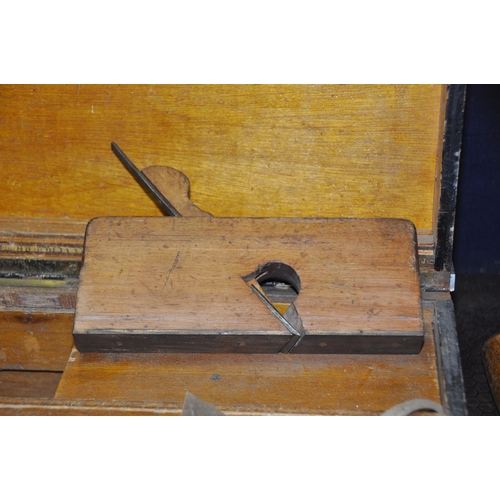 1072 - A VINTAGE CARPENTERS TOOLBOX CONTAINING TOOLS including a brass footed wooden rebate plane, a tiny o... 