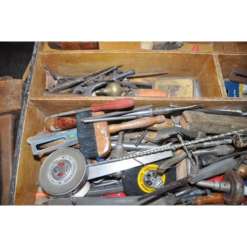 1072 - A VINTAGE CARPENTERS TOOLBOX CONTAINING TOOLS including a brass footed wooden rebate plane, a tiny o... 