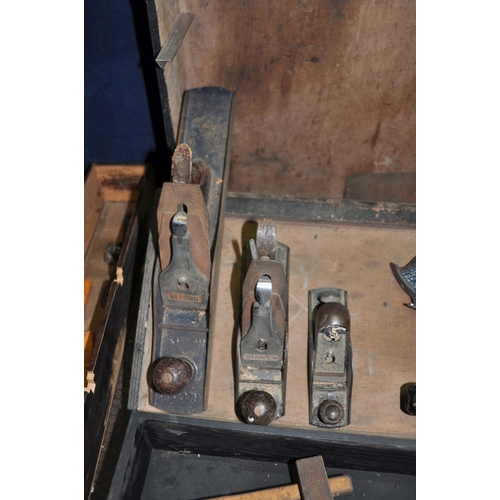 1073 - A VINTAGE CARPENTERS TOOLBOX CONTAINING PLANES including a boxes Stanley 50S plough plane (maybe inc... 