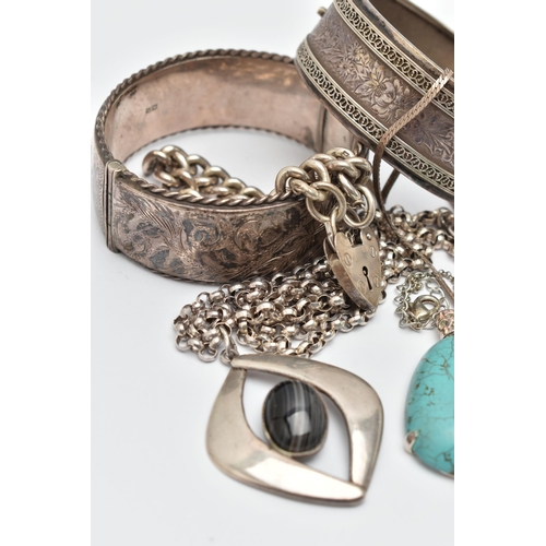 46 - AN ASSORTMENT OF SILVER AND WHITE METAL JEWELLERY, to include two silver hinged bangles, a curb link... 