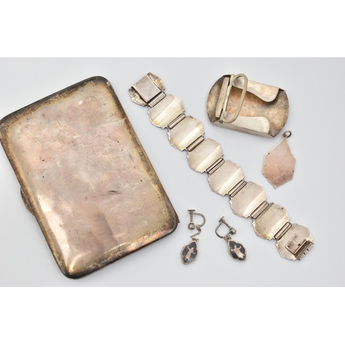 55 - FIVE CONTINENTAL WHITE METAL DAMASCENE PIECES, to include a cigarette case, push button clasp, inter... 