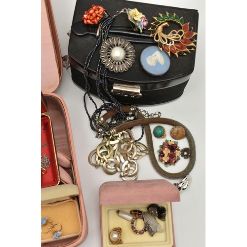 69 - A BOX OF ASSORTED JEWELLERY, to include a copal amber pendant, fitted with a white metal bail, a pai... 