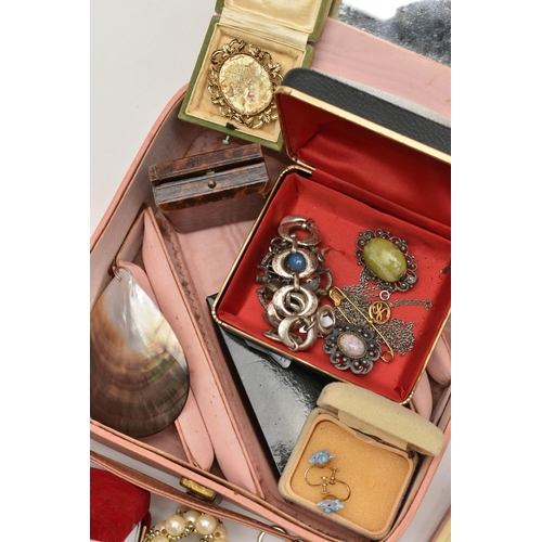 69 - A BOX OF ASSORTED JEWELLERY, to include a copal amber pendant, fitted with a white metal bail, a pai... 