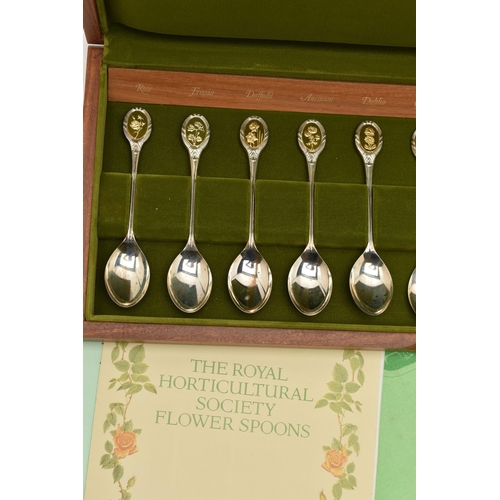 81 - A CASED SILVER SET OF 'THE ROYAL HORTICULTURAL SOCIETY FLOWER SPOONS', wooden box with plaque to the... 