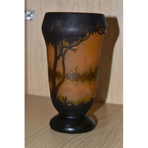 349 - AN ART DECO CAMEO GLASS VASE, bares a cameo signature to the body Daume- Nancé, brown cameo against ... 