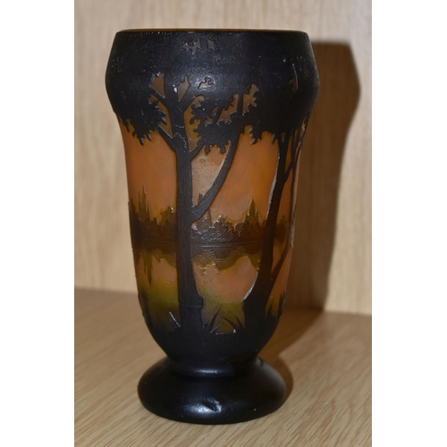 349 - AN ART DECO CAMEO GLASS VASE, bares a cameo signature to the body Daume- Nancé, brown cameo against ... 