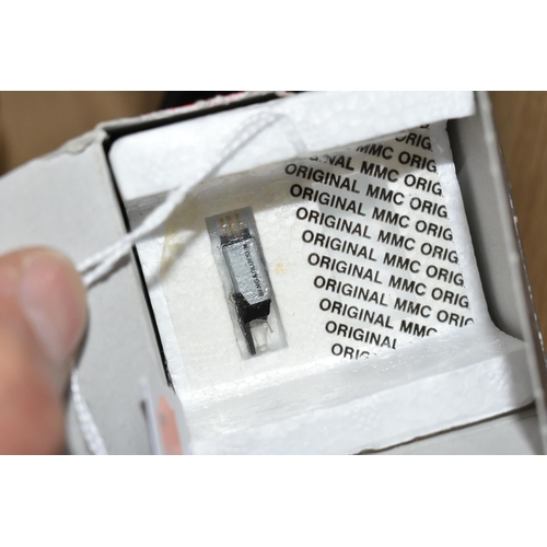 385 - BANG & OLUFSEN: a boxed MMC2 Pick-Up cartridge in sealed packet and a boxed 'Cable for Data Link' 7P... 