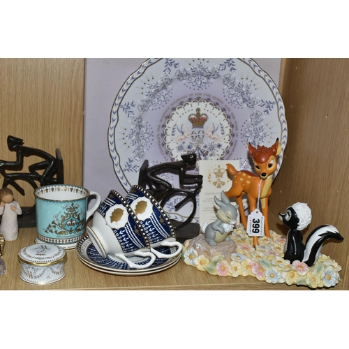 399 - A LARGE GROUP OF CERAMIC AND OTHER GIFTWARE AND ORNAMENTS, to include an Enesco Disney Enchanting Co... 