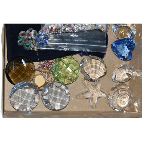 421 - A BOX OF SWAROVSKI CRYSTAL RENEWAL FLOWERS, ETC, to include renewal tulips 2002, 2003 and 2004 with ... 