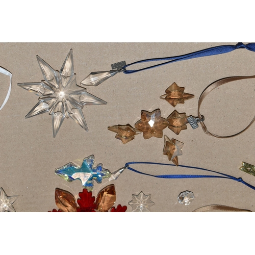 422 - A BOX OF SWAROVSKI CRYSTAL CHRISTMAS ORNAMENTS, comprising a tree topper, 2009 Gold SCS, 2009 Little... 