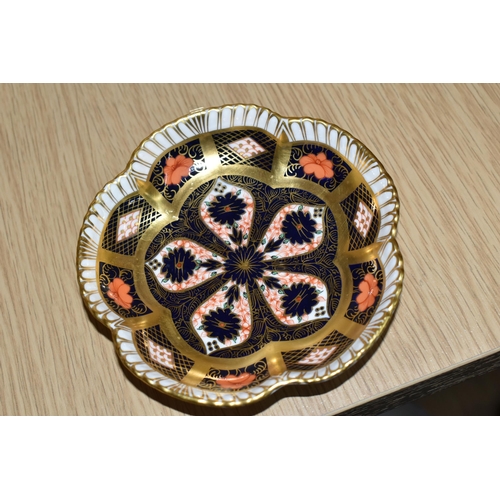 437 - A ROYAL CROWN DERBY OLD IMARI - SOLID GOLD BAND TRINKET DISH, pattern 1128, of floral shape (1) (Con... 