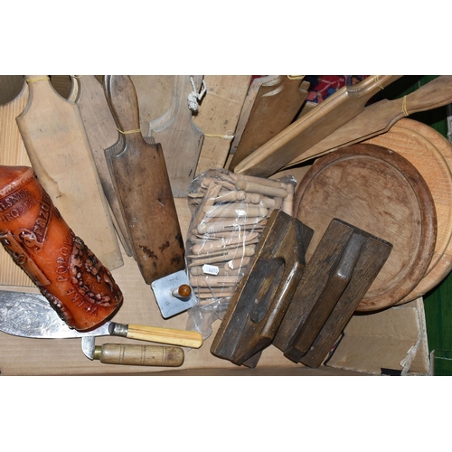 489 - A COLLECTION OF VINTAGE KITCHENWARE include ten pairs of butter paddles, a wood handled bubble and s... 