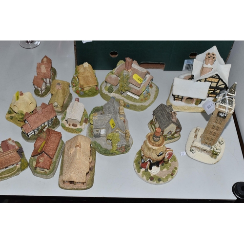 492 - A COLLECTION OF FIFTEEN LILLIPUT LANE, DAVID WINTER AND SIMILAR ORNAMENTS to include 'Big Ben,' 'Jas... 