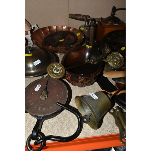 506 - A GROUP OF 19TH AND 20TH CENTURY KITCHENALIA AND METALWARES, including a late 19th century shop door... 