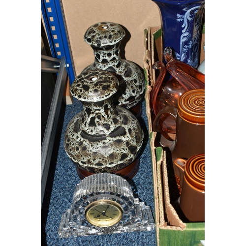 513 - TWO BOXES AND A LOOSE QUANTITIES OF CERAMIC ORNAMENTS, TABLEWARE, AND GLASSWARE including a pair of ... 