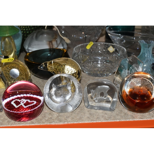 516 - A VARIETY OF ORNAMENTAL GLASSWARE to include 'Murano Glass' polar bears, a selection of Caithness bl... 