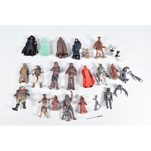 21 - A MIXED TRAY OF BOXED AND UNBOXED STAR WARS MODELS AND FIGURES, to include a boxed 1997 Kenner Star ... 