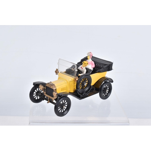 26 - A QUANTITY OF BOXED AND CARDED ORIGINAL CORGI CLASSICS VINTAGE CAR MODELS, to include 'The World of ... 