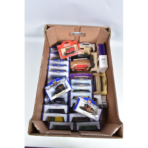 32 - A QUANTITY OF ASSORTED BOXED MODERN DIECAST VEHICLES, to include Oxford Diecast, Lledo 'Days Gone' i... 