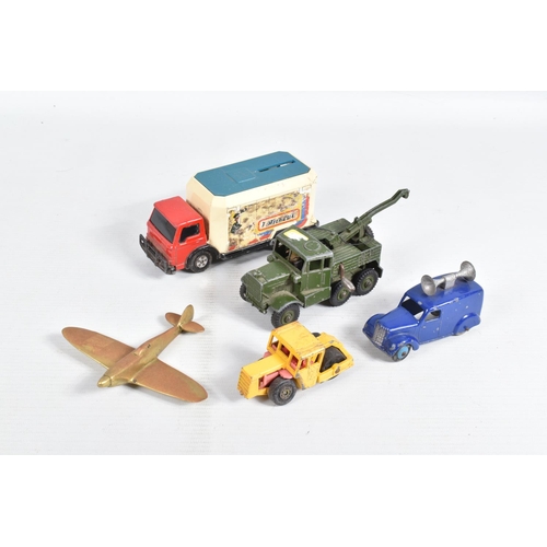 47 - A QUANTITY OF UNBOXED AND ASSORTED PLAYWORN MAINLY DINKY TOYS MILITARY VEHICLES, to include French D... 