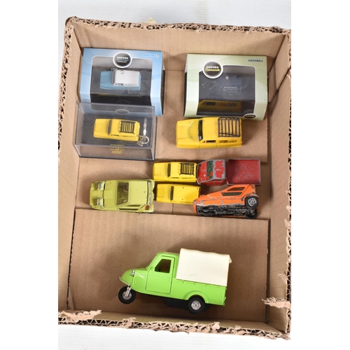 95 - A QUANTITY OF BOXED MODERN DIECAST VEHICLES AND MEMORABILIA, to include a collection of assorted Cor... 