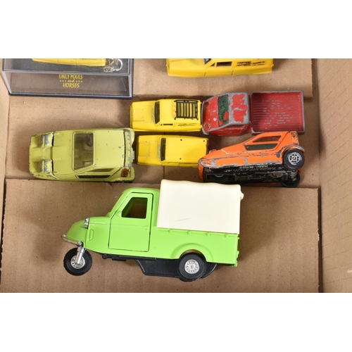 95 - A QUANTITY OF BOXED MODERN DIECAST VEHICLES AND MEMORABILIA, to include a collection of assorted Cor... 