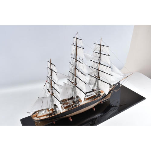 112 - A CONSTRUCTED REVELL PLASTIC KIT OF THE CUTTY SARK HOUSED IN A PERSPEX DISPLAY CASE, kit has been co... 