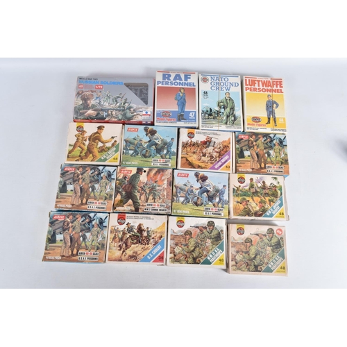 121 - A QUANTITY OF BOXED AND UNBOXED AIRFIX HO/OO GAUGE UNPAINTED MODEL MILITARY FIGURES KITS the boxed i... 