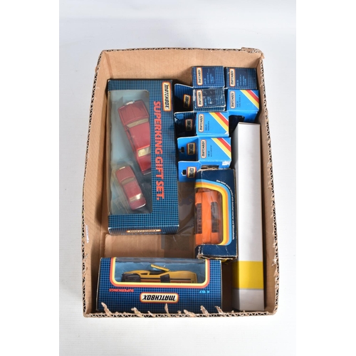 166 - A 1960'S MATCHBOX CARRYCASE AND CONTENTS, to include Matchbox Ford Zodiac, No.33, sea green body, ho... 