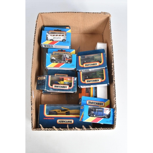 166 - A 1960'S MATCHBOX CARRYCASE AND CONTENTS, to include Matchbox Ford Zodiac, No.33, sea green body, ho... 