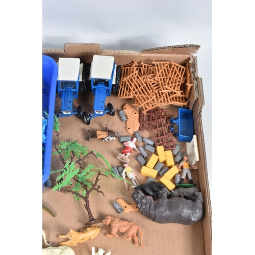 168 - A COLLECTION OF ASSORTED BRITAINS AND OTHER PLASTIC ZOO AND FARM ANIMAL FIGURES AND ACCESSORIES, to ... 