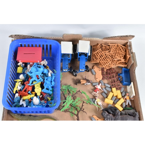 168 - A COLLECTION OF ASSORTED BRITAINS AND OTHER PLASTIC ZOO AND FARM ANIMAL FIGURES AND ACCESSORIES, to ... 