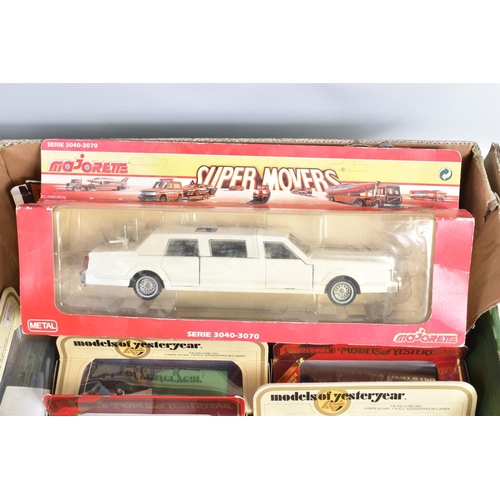 174 - TWO TRAYS OF BOXED AND UNBOXED MIXED DIECAST VEHICLES, some of these include a quantity of boxed and... 